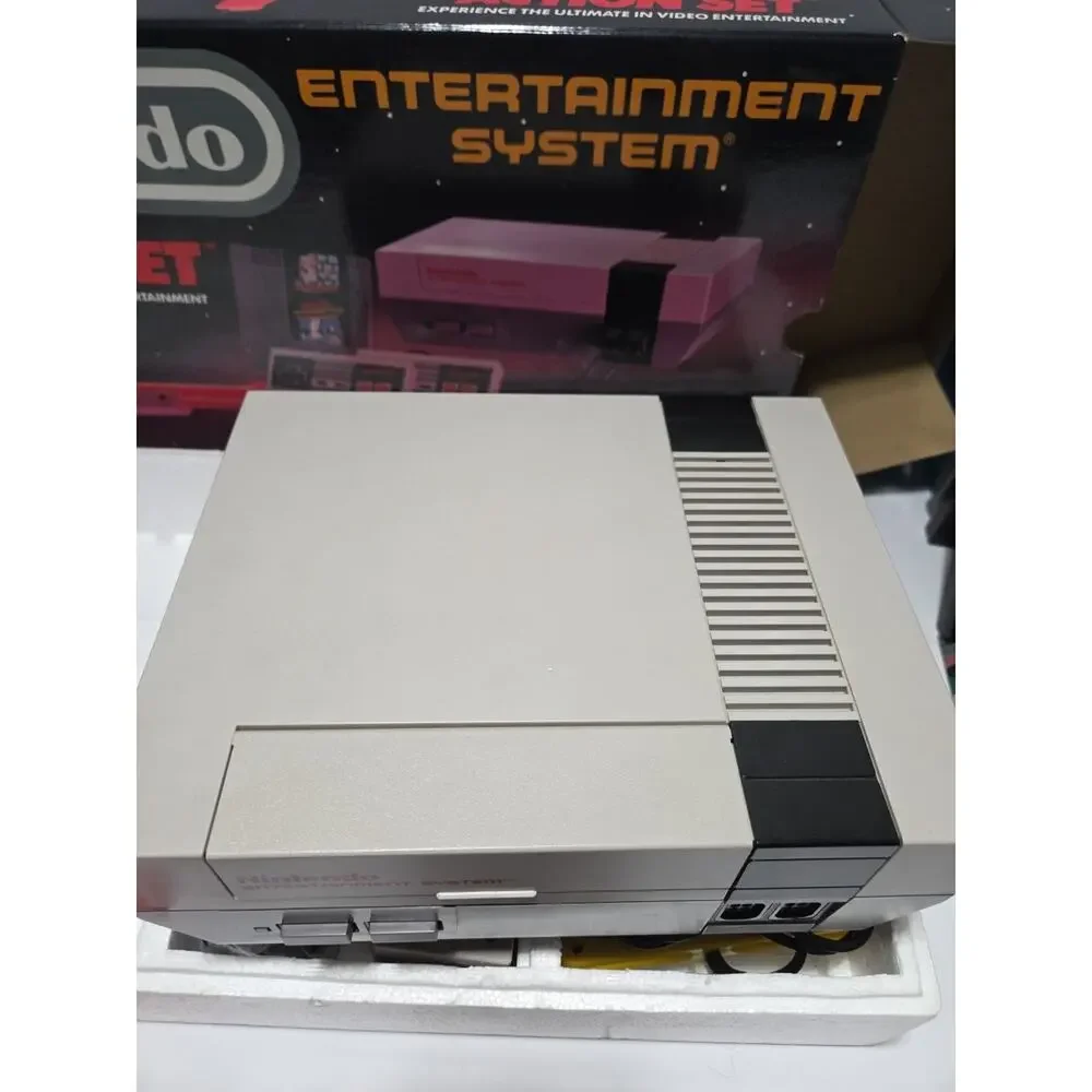 Nintendo NES Action Set Console CIB Zapper Controllers 15 Games Bundle